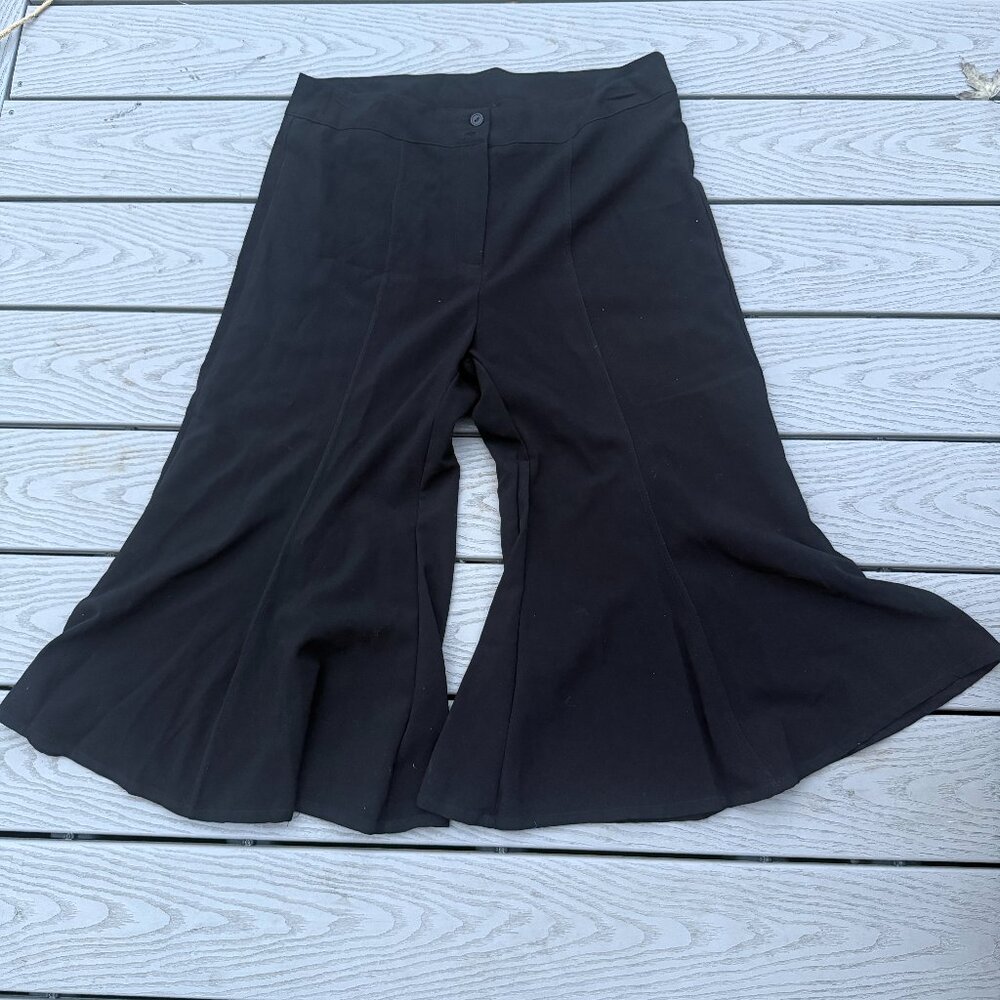 Ashley Stewart Bell Bottom Pants Black Capri Shorter Length Women's Size 14
